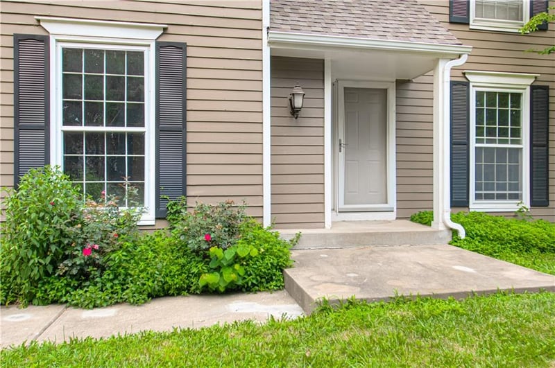 12100 Beverly St, Overland Park, KS 66209