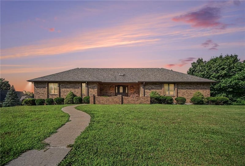 1410 Grandview Dr, Warrensburg, MO 64093