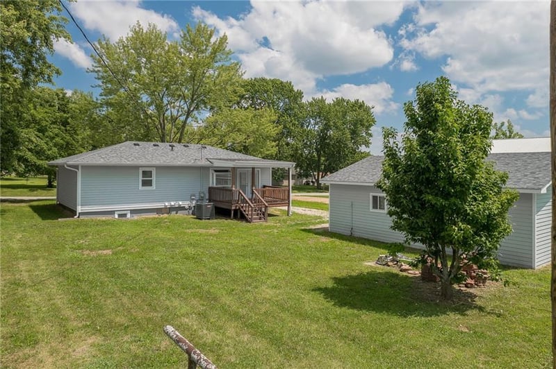514 7th St, Hamilton, MO 64644