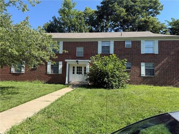 8616 Countryshire Ln, Kansas City, MO 64138