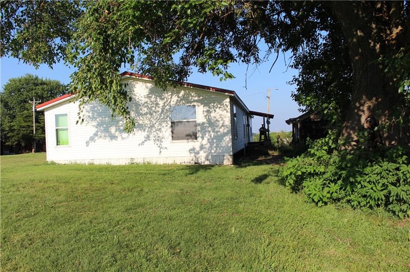 3904 Sandstone Dr, Hamilton, MO 64644