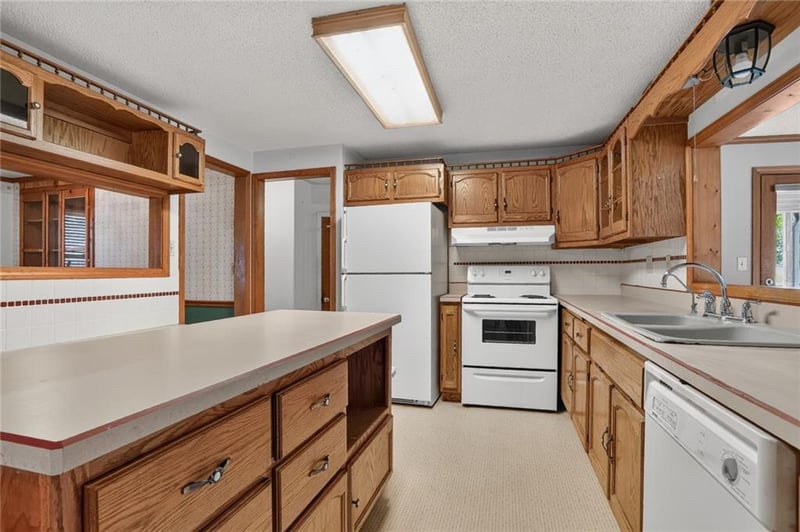 5823 Ava Ter, Kansas City, MO 64151