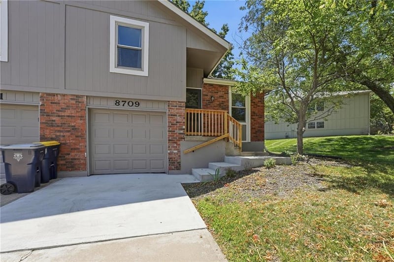 8709 Hull Ave, Kansas City, MO 64154