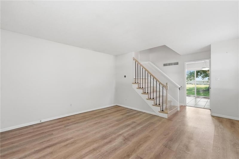 8709 Hull Ave, Kansas City, MO 64154