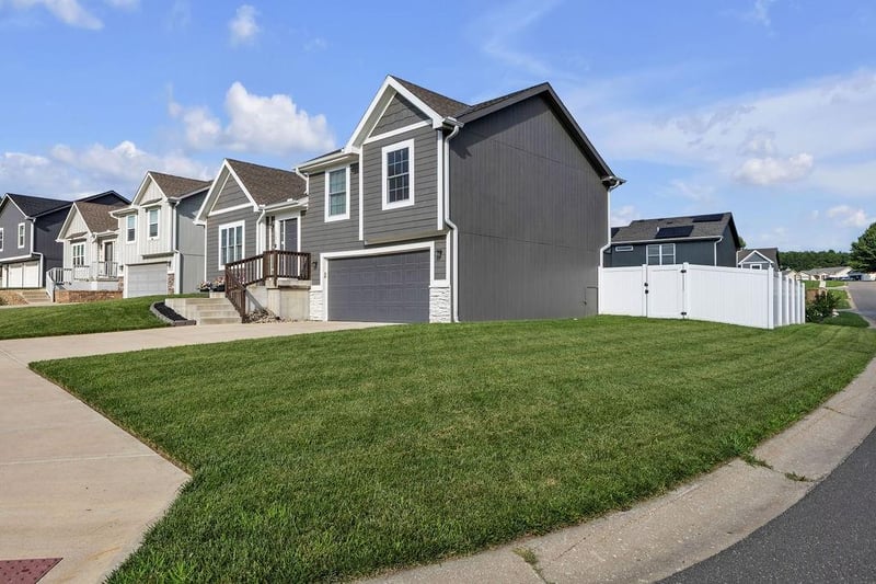 2202 Bateley St, St Joseph, MO 64503