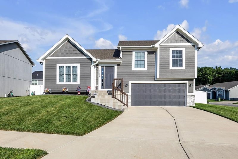 2202 Bateley St, St Joseph, MO 64503