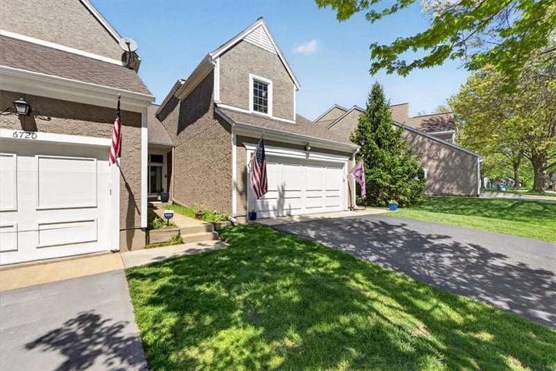6716 126th St, Overland Park, KS 66209