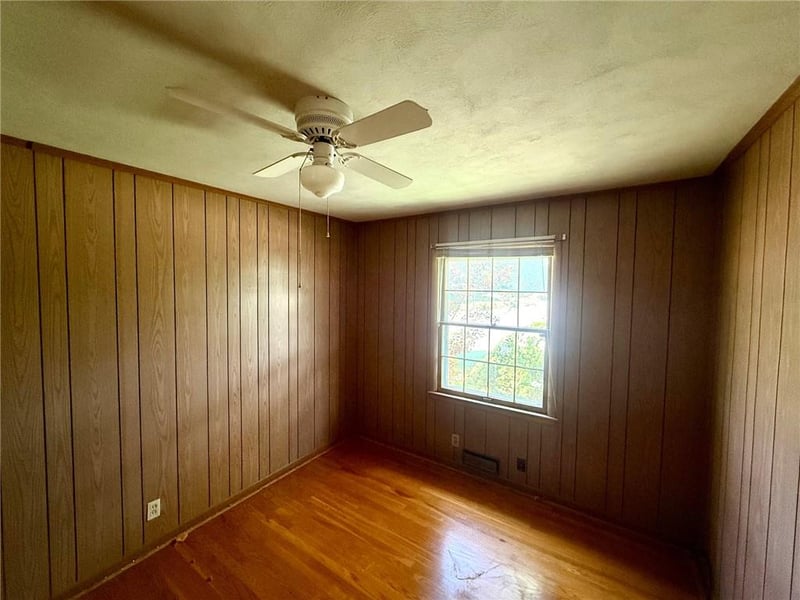 11812 48th St, Kansas City, MO 64133