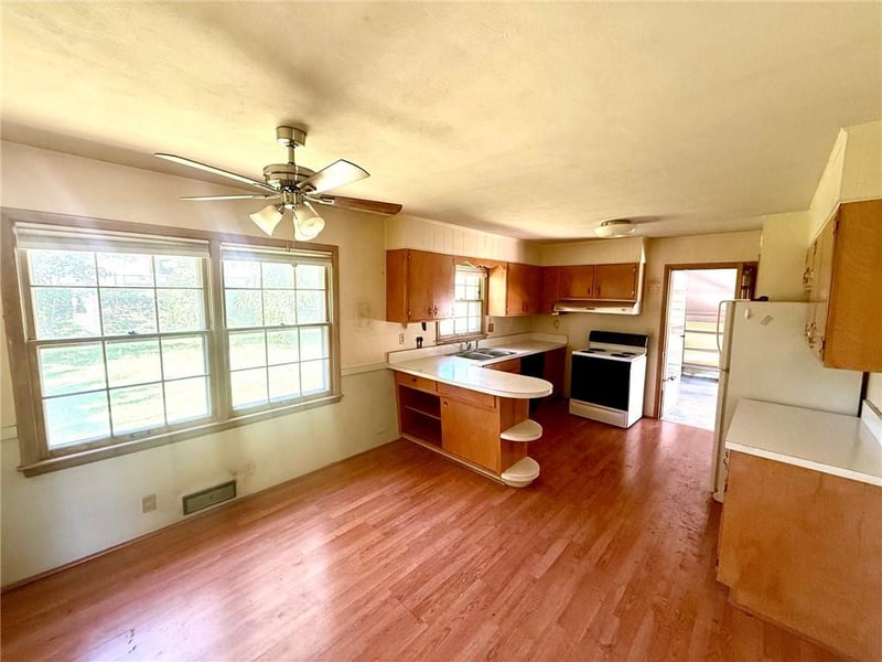 11812 48th St, Kansas City, MO 64133