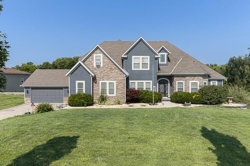 17935 185th St, Tonganoxie, KS 66086