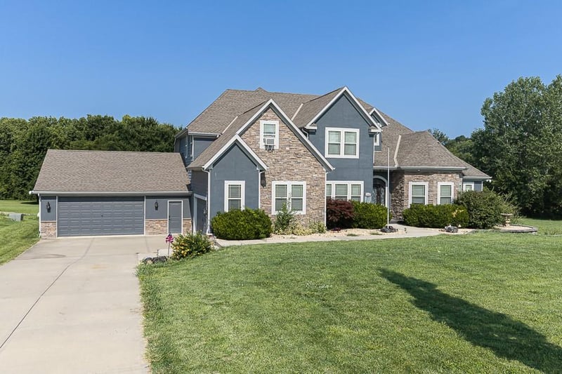17935 185th St, Tonganoxie, KS 66086
