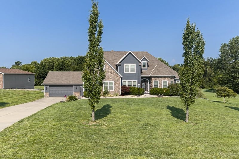 17935 185th St, Tonganoxie, KS 66086