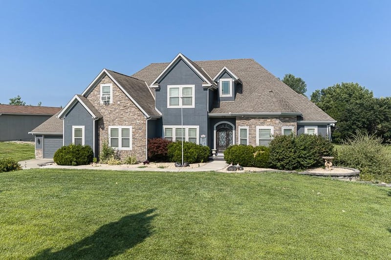17935 185th St, Tonganoxie, KS 66086