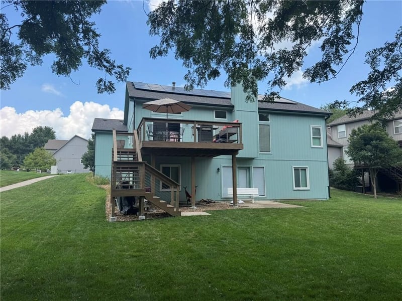 1221 Sunflower Dr, Lee's Summit, MO 64081