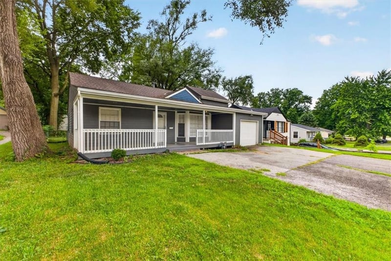 207 North Ave, Belton, MO 64012
