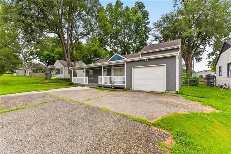 207 North Ave, Belton, MO 64012