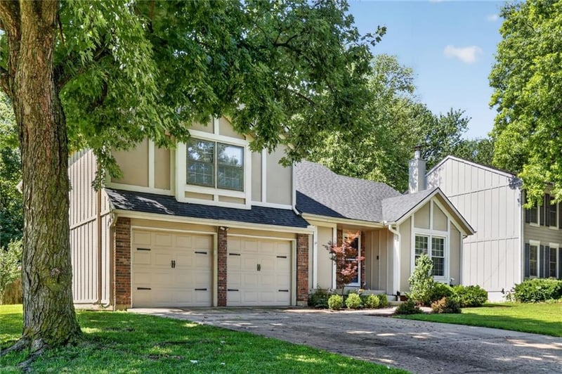 15713 81st St, Lenexa, KS 66219