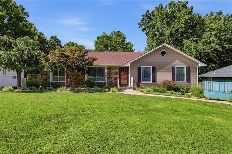 2412 Paris Dr, Blue Springs, MO 64015