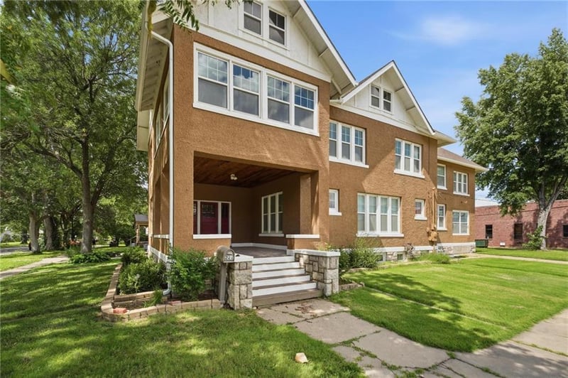 221 2nd St, Ottawa, KS 66067
