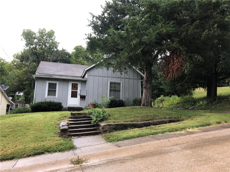 724 Hazel St, Excelsior Springs, MO 64024