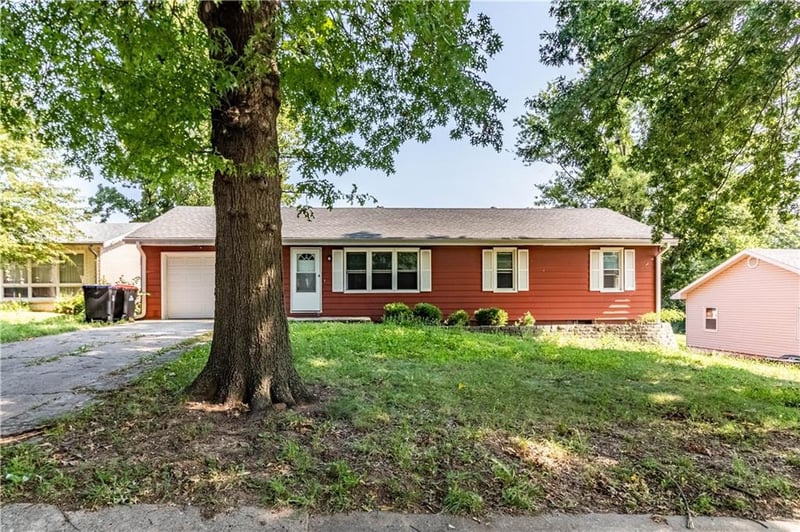 403 Benjamin Dr, Warrensburg, MO 64093