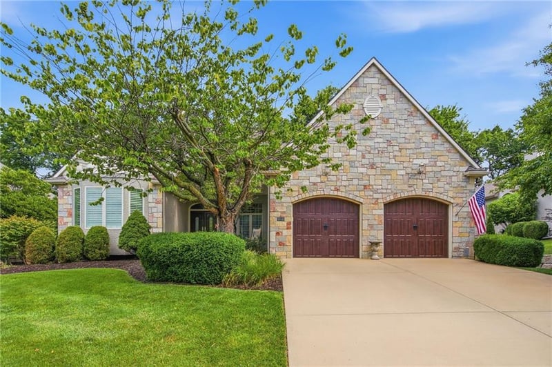 9806 125th Ter, Overland Park, KS 66213