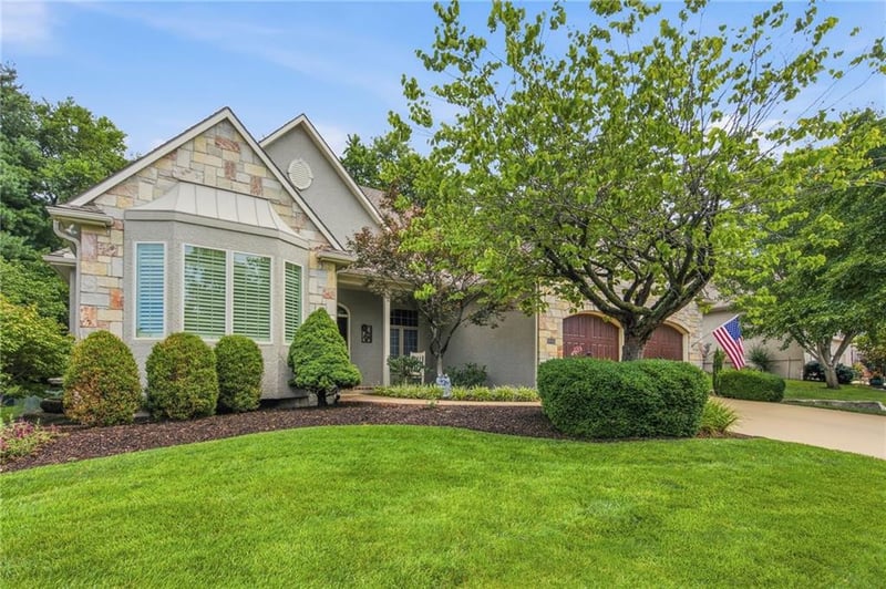 9806 125th Ter, Overland Park, KS 66213