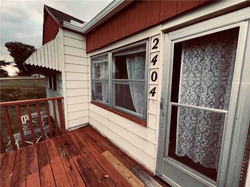 2404 72nd St, Kansas City, MO 64118