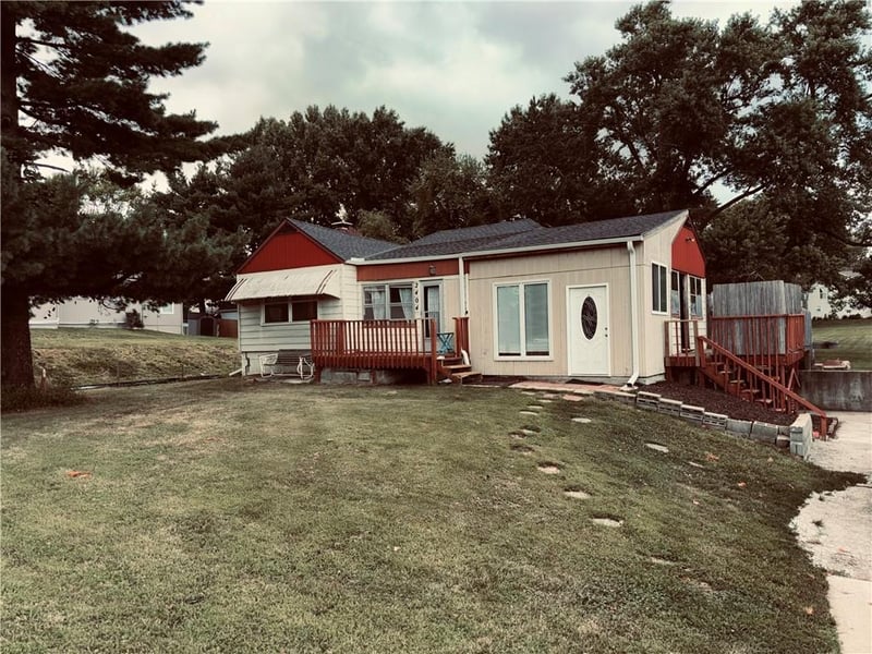 2404 72nd St, Kansas City, MO 64118