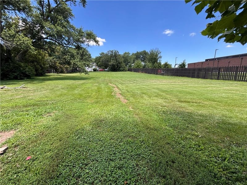 2404 72nd St, Kansas City, MO 64118