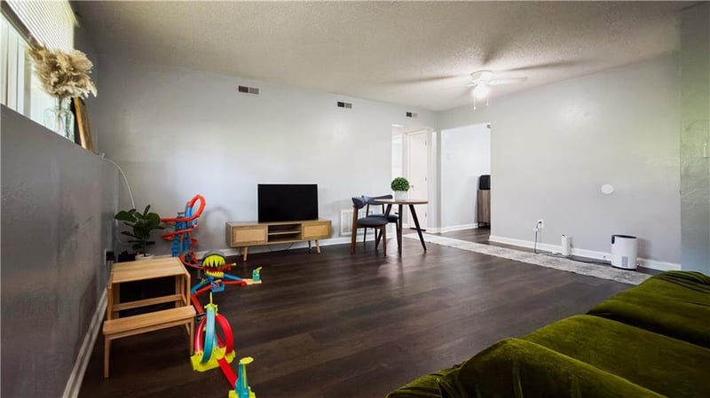 704 Ball Dr, Lee's Summit, MO 64086