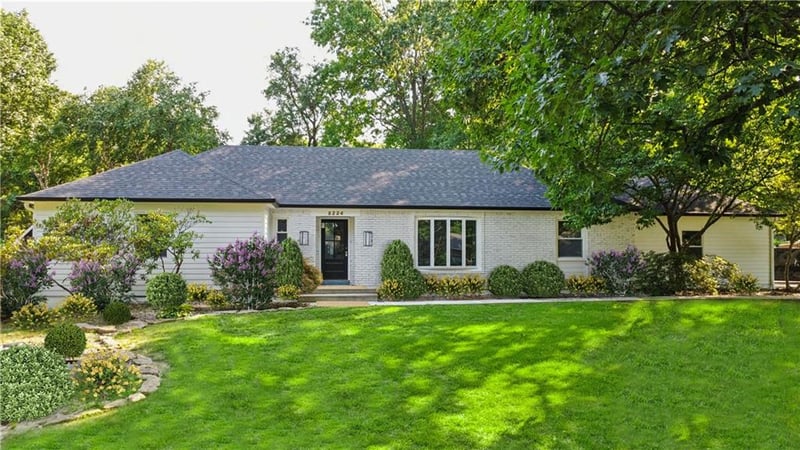 8224 Linden Dr, Prairie Village, KS 66208