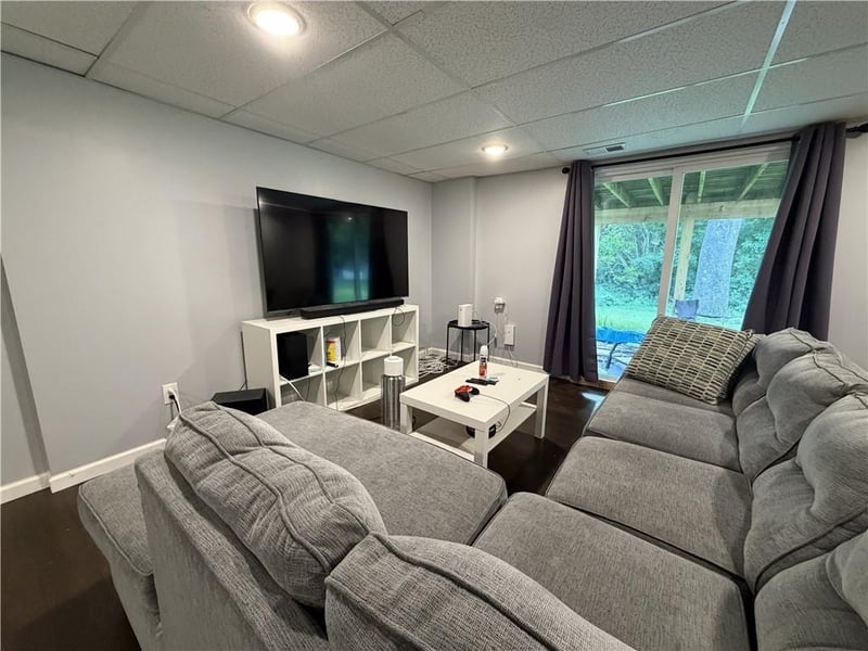 6116 Broadway St, Gladstone, MO 64118