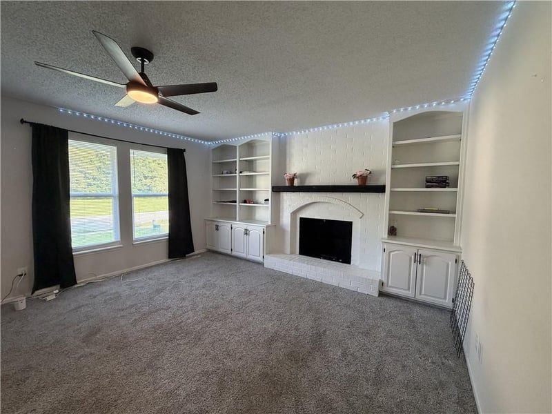 6116 Broadway St, Gladstone, MO 64118