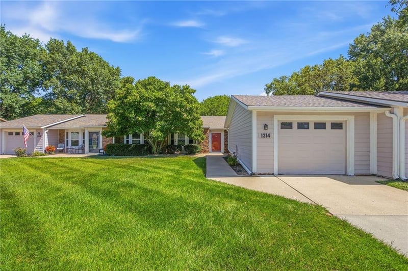 1314 Jenkins Blvd, Raymore, MO 64083