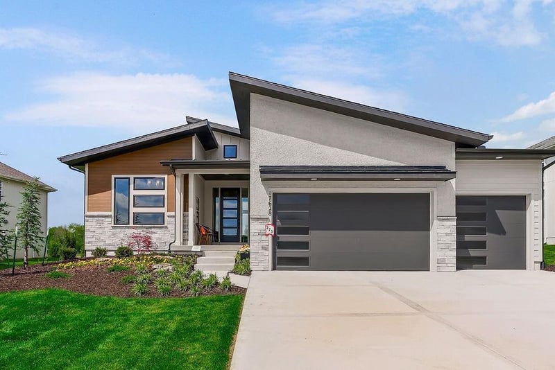 16975 Cheshire St, Olathe, KS 66062