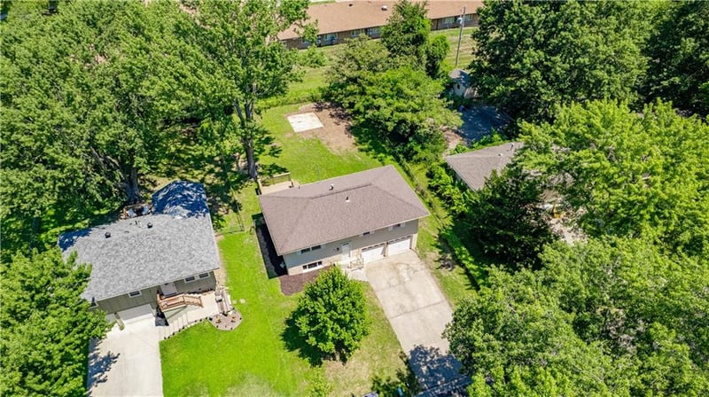813 NE Wien Ave, Blue Springs, MO 64014