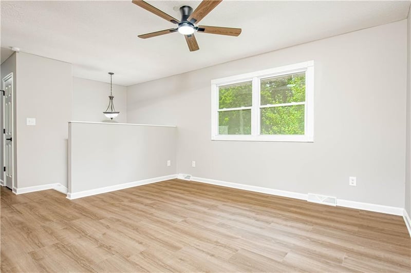 813 Wien Ave, Blue Springs, MO 64014