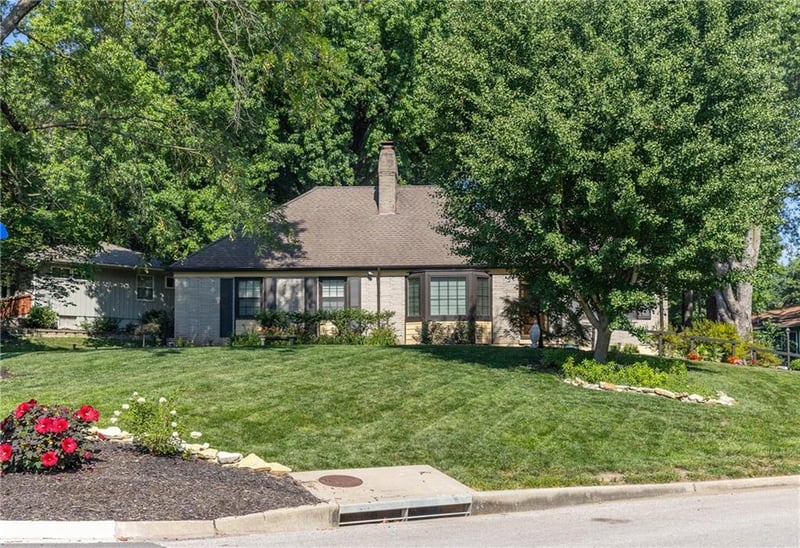 4934 Howe Dr, Roeland Park, KS 66205