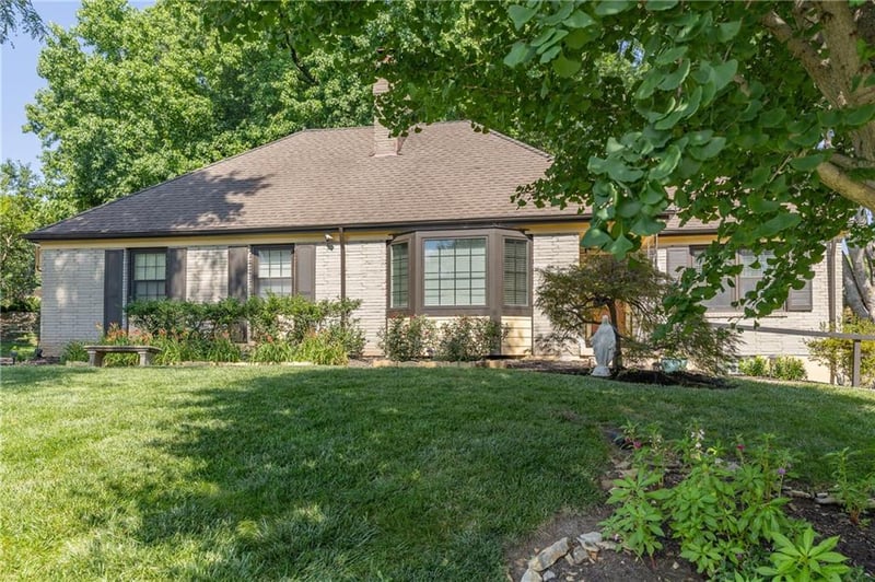 4934 Howe Dr, Roeland Park, KS 66205