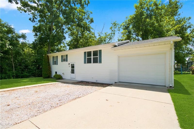 113 10th St, Carrollton, MO 64633