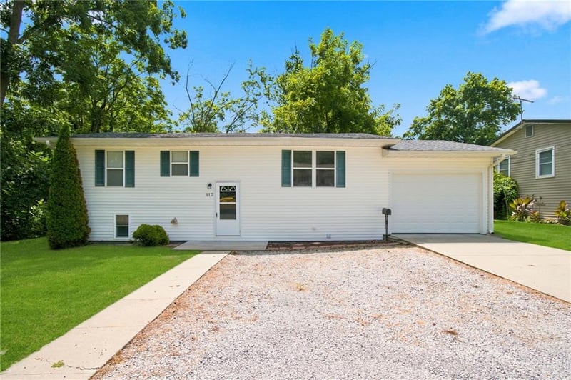 113 10th St, Carrollton, MO 64633