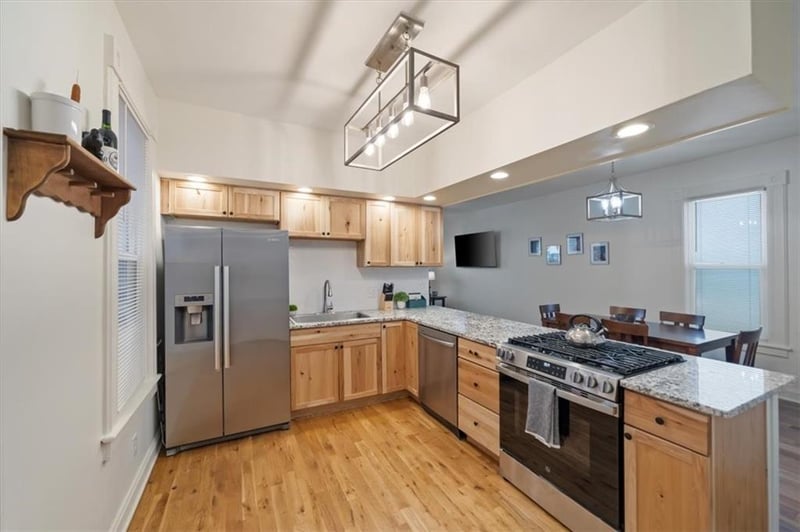 3921 Central St, Kansas City, MO 64111