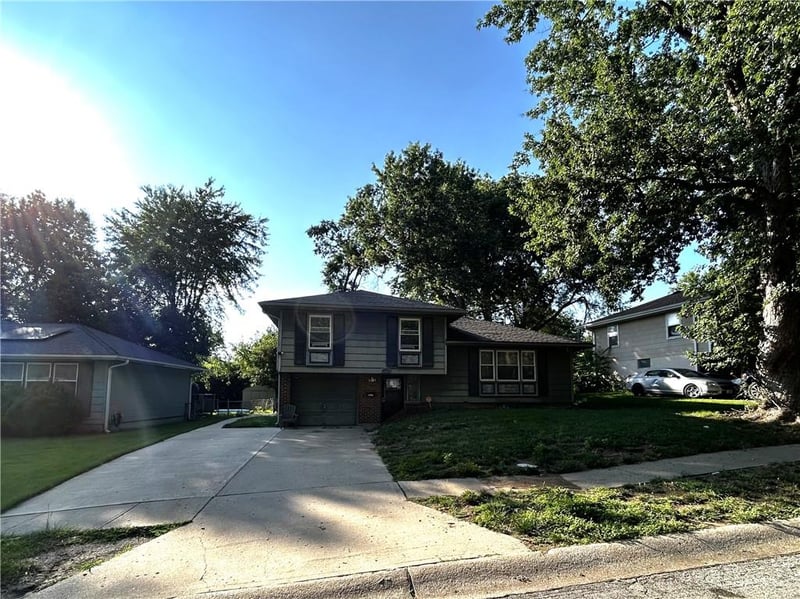 11902 Fremont Ave, Grandview, MO 64030