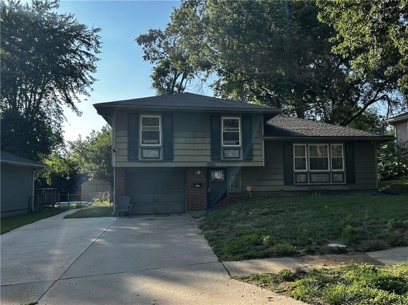 11902 Fremont Ave, Grandview, MO 64030