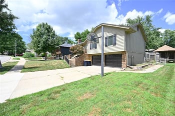 7320 NW 78th St, Kansas City, MO 64152