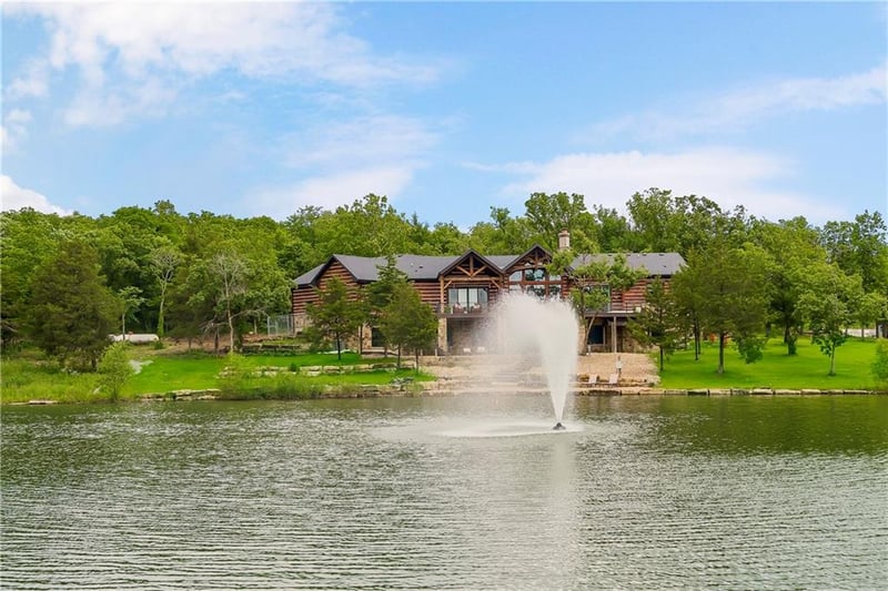 30700 W 102nd St, De Soto, KS 66018
