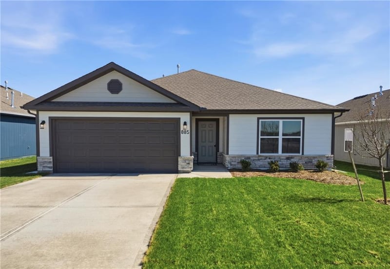 20271 195th St, Spring Hill, KS 66083