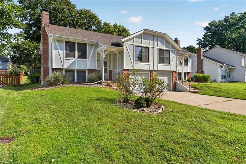 11202-11204 W 71st Ter, Shawnee, KS 66203