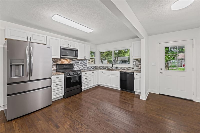 612 Sherman Ave, Olathe, KS 66061
